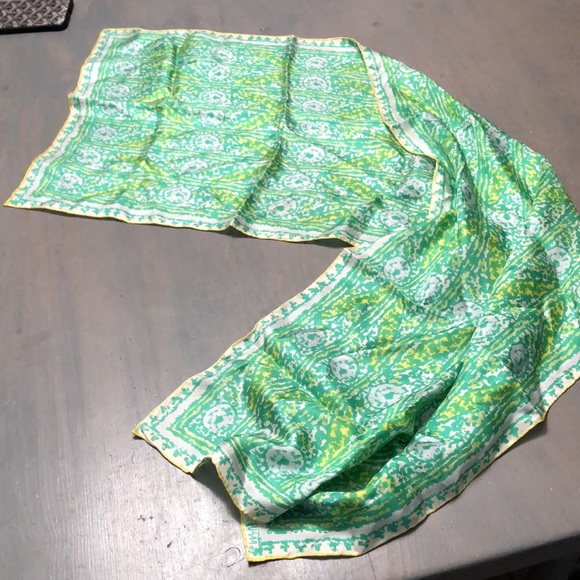 Stunning Silk Verra scarf💚 - Picture 4 of 10